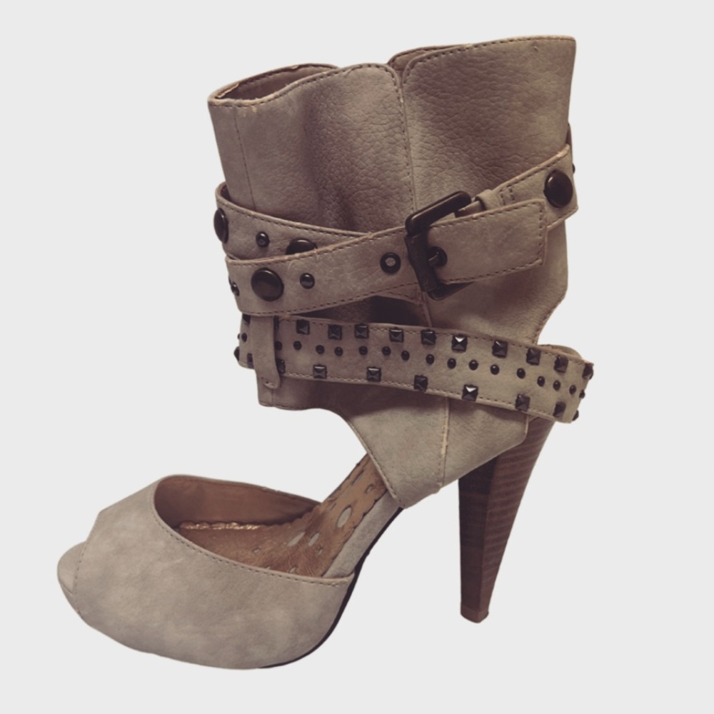 NOT RATED BUCKLE SHOES SIZE 7.5